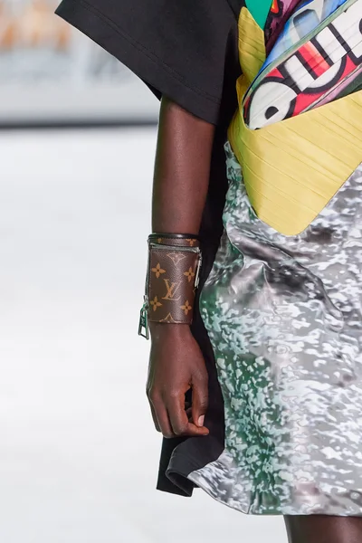 Look 70
